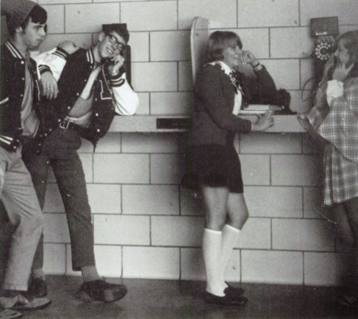 Ramsey students on phones in hallway