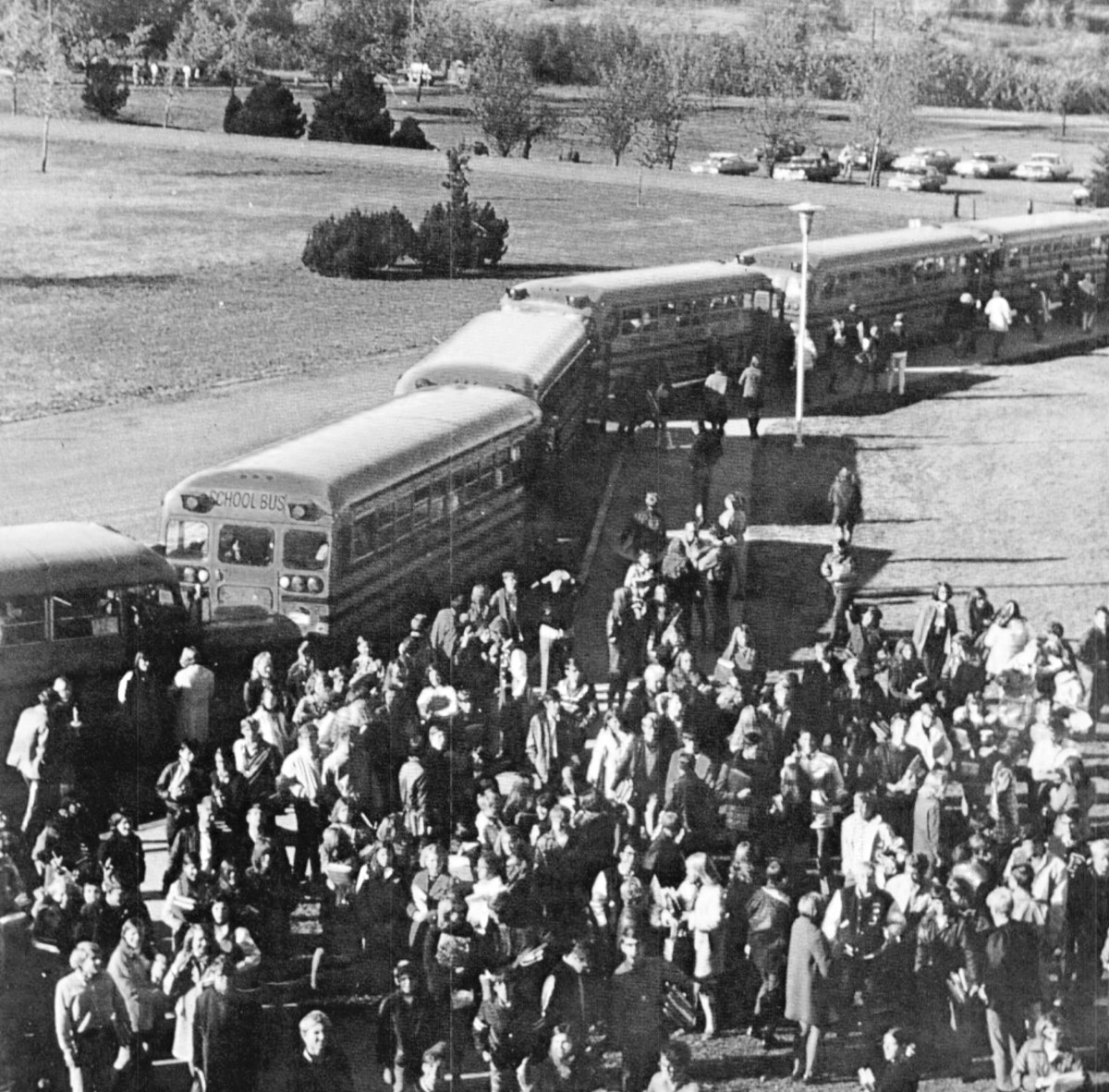 Ramsey students exiting buses